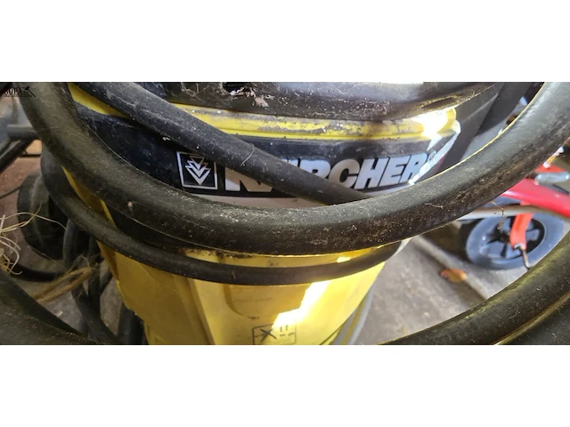 Lot 68 - karcher hogedrukreiniger met toebehoren - afbeelding 3 van  5
