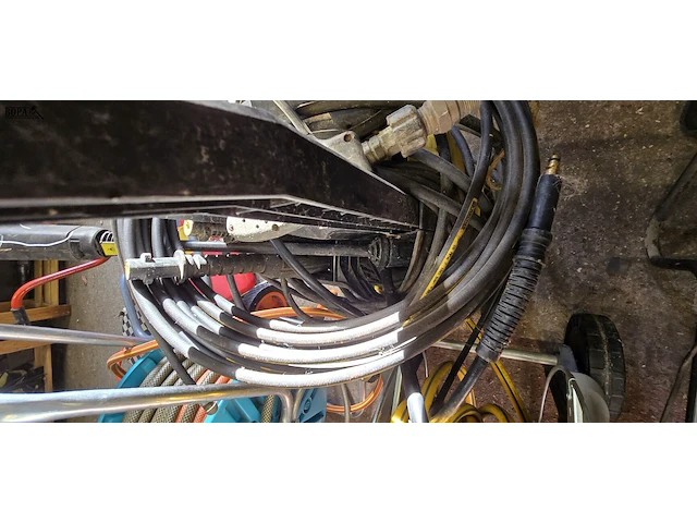 Lot 68 - karcher hogedrukreiniger met toebehoren - afbeelding 4 van  5