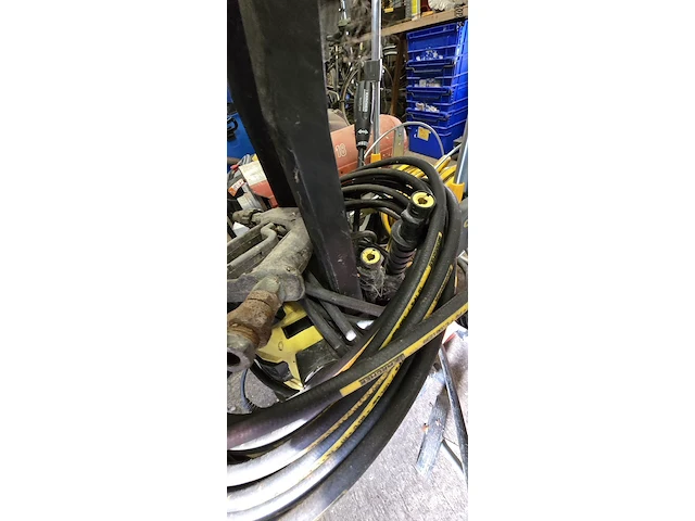 Lot 68 - karcher hogedrukreiniger met toebehoren - afbeelding 5 van  5