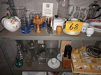 Lot 68 - keukenmateriaal en huisraad. inhoud rek - afbeelding 3 van  5