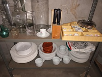 Lot 68 - keukenmateriaal en huisraad. inhoud rek - afbeelding 4 van  5