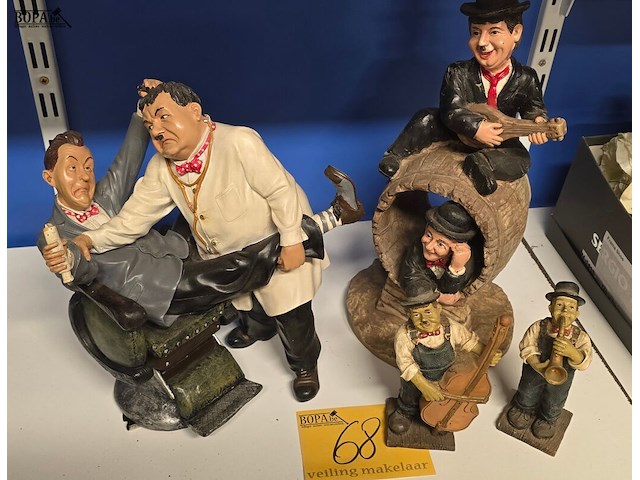 Lot 68 - laurel & hardy beeldjes 4 stuks - afbeelding 1 van  4