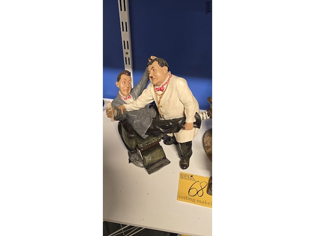 Lot 68 - laurel & hardy beeldjes 4 stuks - afbeelding 2 van  4