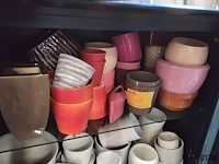 Lot 68 - lot bloempotten: kleur oranje - bruin - fucia - rood - afbeelding 1 van  2