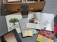 Lot 68 - lot boeken en tijdschriften over bonsai - circa 60 stuks