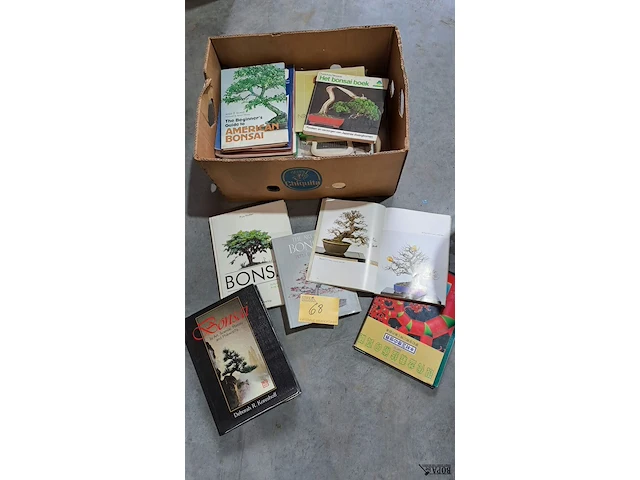 Lot 68 - lot boeken en tijdschriften over bonsai - circa 60 stuks - afbeelding 2 van  2