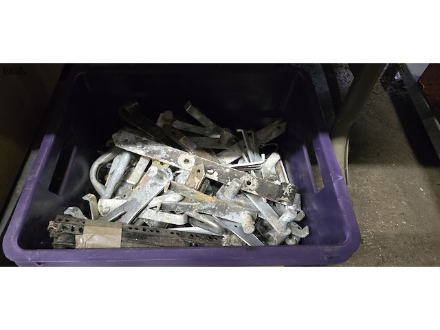Lot 68 - lot metalen poortscharnieren - afbeelding 1 van  2