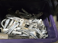 Lot 68 - lot metalen poortscharnieren - afbeelding 1 van  2