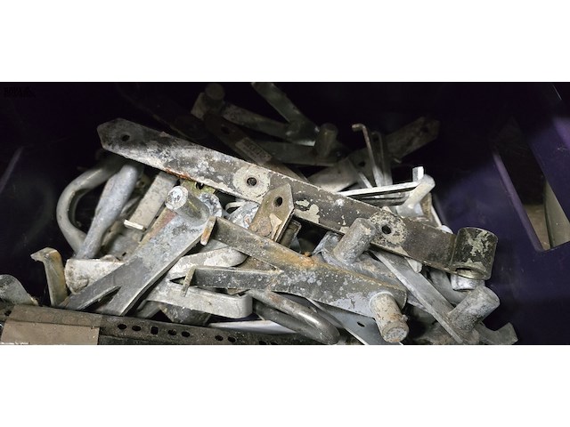 Lot 68 - lot metalen poortscharnieren - afbeelding 2 van  2