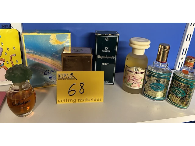 Lot 68 - lot vintage parfum- en eau de cologneflesjs - 7 stuks - afbeelding 1 van  4