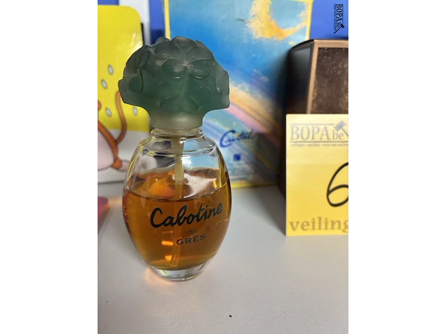 Lot 68 - lot vintage parfum- en eau de cologneflesjs - 7 stuks - afbeelding 2 van  4