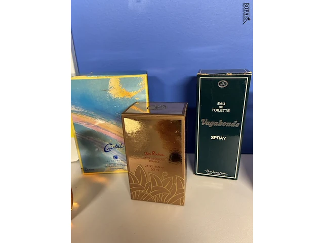 Lot 68 - lot vintage parfum- en eau de cologneflesjs - 7 stuks - afbeelding 3 van  4