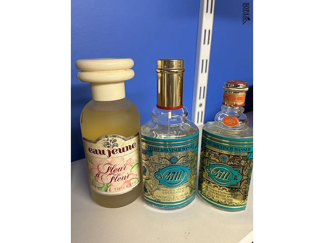 Lot 68 - lot vintage parfum- en eau de cologneflesjs - 7 stuks - afbeelding 4 van  4