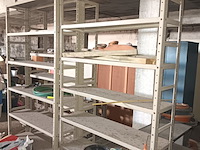 Lot 68 - metalen wandrekken. 3 stuks - afbeelding 1 van  2