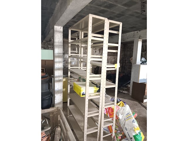 Lot 68 - metalen wandrekken. 3 stuks - afbeelding 2 van  2