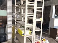 Lot 68 - metalen wandrekken. 3 stuks - afbeelding 2 van  2