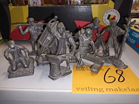 Lot 68 - miniatuur figuren in tin. 8 stuks - afbeelding 2 van  7
