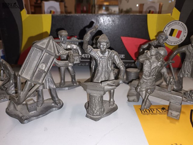 Lot 68 - miniatuur figuren in tin. 8 stuks - afbeelding 4 van  7