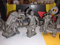Lot 68 - miniatuur figuren in tin. 8 stuks - afbeelding 4 van  7