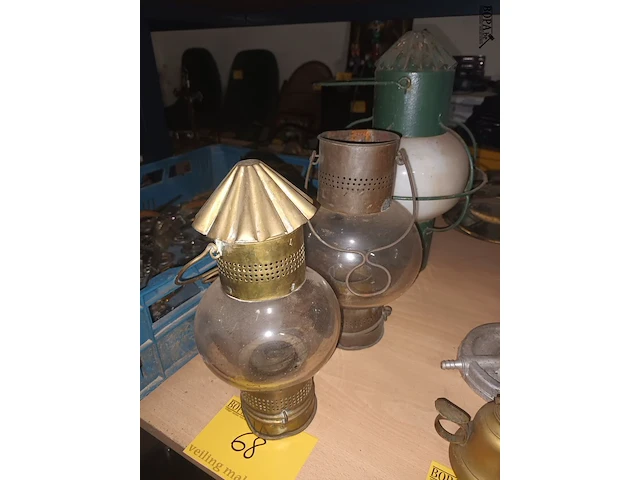 Lot 68 - olielampen. 3 stuks - afbeelding 1 van  4