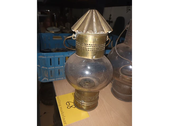 Lot 68 - olielampen. 3 stuks - afbeelding 2 van  4