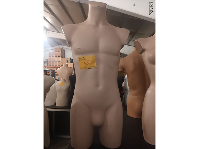 Lot 68 - paspop man torso - afbeelding 1 van  2