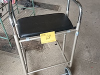 Lot 68 - rollator - afbeelding 1 van  3