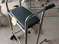 Lot 68 - rollator - afbeelding 2 van  3