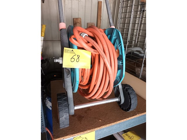 Lot 68 - tuinslang op haspel - afbeelding 1 van  3