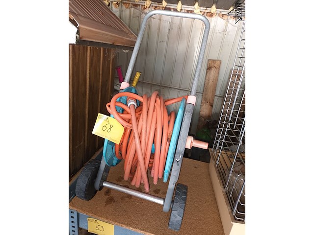 Lot 68 - tuinslang op haspel - afbeelding 2 van  3