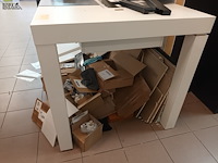 Lot 68 - werktafel met kabeldoorvoer - afbeelding 2 van  3