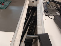 Lot 68 - werktafel met kabeldoorvoer - afbeelding 3 van  3