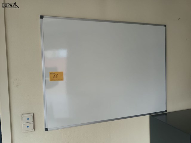 Lot 68 - whiteboard - afbeelding 1 van  2