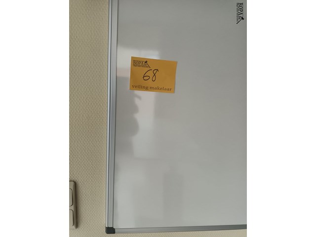 Lot 68 - whiteboard - afbeelding 2 van  2