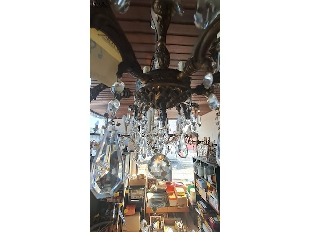 Lot 68 - wiskemann kroonluchter met uitgebreid frame van brons en tal - afbeelding 4 van  5