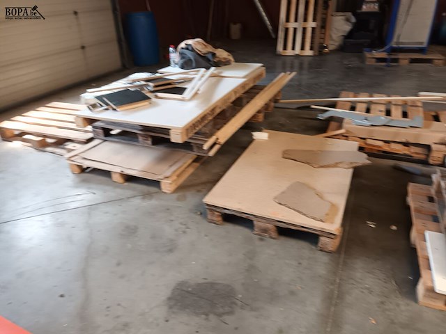 Lot 680 - houten palletten - afbeelding 2 van  3