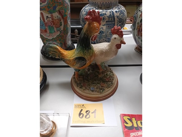 Lot 681 - beeld kip en haan edera - afbeelding 1 van  4