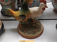 Lot 681 - beeld kip en haan edera - afbeelding 1 van  4