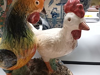 Lot 681 - beeld kip en haan edera - afbeelding 3 van  4