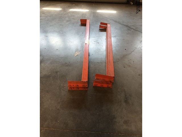 Lot 681 - liggers voor palletstelling. 4 stuks - afbeelding 1 van  2