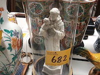 Lot 682 - globe met heiligenbeeld - afbeelding 1 van  4
