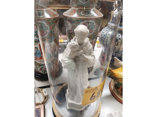 Lot 682 - globe met heiligenbeeld - afbeelding 3 van  4