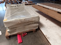 Lot 682 - lattenbodems en bedframes. 8 stuks - afbeelding 4 van  5