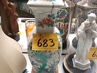 Lot 683 - chinese lampedaire met lampenkap - afbeelding 1 van  4