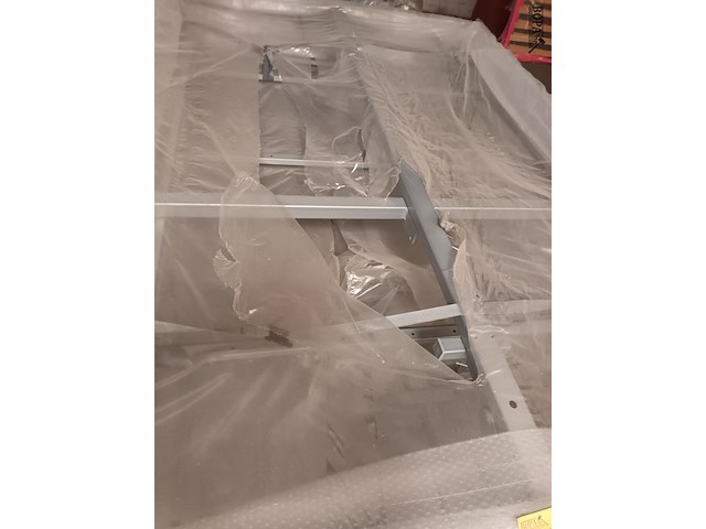 Lot 683 - metalen bedframes. 4 stuks - afbeelding 3 van  3