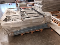 Lot 684 - metalen bedframes. 5 stuks - afbeelding 2 van  3