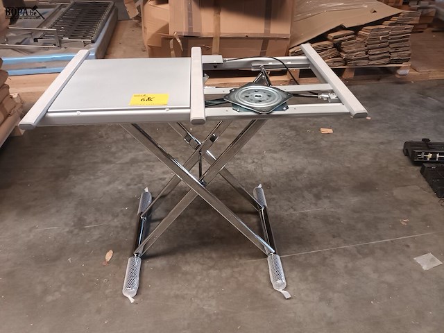 Lot 686 - chromé onderstel voor tafel - afbeelding 1 van  2
