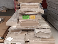 Lot 688 - onderdelen voor een meubel - afbeelding 1 van  2