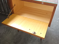 Lot 689 - retro nachtkastje - afbeelding 2 van  3