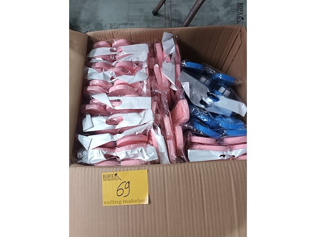 Lot 69 - badslippers - afbeelding 1 van  2